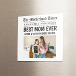 Beste moeder ooit krant aangepaste naam en foto magneet<br><div class="desc">Zet je moeder in de krantenkoppen – letterlijk! Deze hilarische en oprechte vierkante fotomagneet is vormgegeven als een voorpagina van de krant en bevat je aangepaste naam, foto en de gedurfde kop "Beste moeder ooit - #1 gestemd door haar favoriete mensen." Perfect als een klein maar betekenisvol geschenk voor Moederdag,...</div>