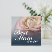 Beste moeder ooit met grote roze roos feestdagenkaart (Staand voorkant)