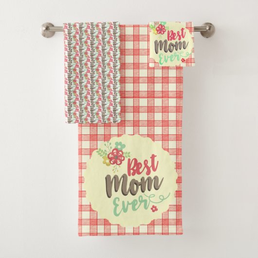 "Beste Moeder Ooit" Rood Gingham Handdoekenset opt Bad Handdoek (Insitu)