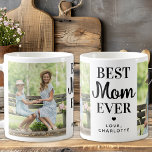 Beste MOM Ooit Custom 2 Foto Schattigee Moederdag Koffiemok<br><div class="desc">Vier de eindeloze liefde en toewijding van je moeder met onze charmante "Best Mom Ever"-mok, het perfecte Moederdag-geschenk! Deze heerlijke mok is meer dan alleen een vat voor haar favoriete drankje; het is een oprechte herinnering aan de speciale band die je deelt. Met twee aanpasbare fotoslots kunt u deze personaliseren...</div>