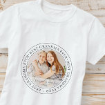 Beste oma Ever Moderne Klassieke foto T-shirt<br><div class="desc">Dit eenvoudige en klassieke ontwerp is samengesteld uit serif typografie en voegt een douanefoto toe. "Beste oma Ever" circuleert de foto van je oma,  gramma,  oma,  oma,  oma,  oma,  oma,  mee-maw,  lla enz.</div>