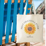 Beste oma Ever Tote Bag<br><div class="desc">Deze bloemige canvas tas zegt "beste oma ooit" in stijlvol schrift en heeft een waterverf zonnebloem in gele tinten. Maakt een speciaal cadeau voor je oma. Gemakkelijk aan te passen. Originele Waterverf © Michele Davies.</div>