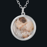 Beste oma van de wereld sinds 20XX eenvoudige foto Zilver Vergulden Ketting<br><div class="desc">Dit eenvoudige en moderne ontwerp bestaat uit serif en cursieve typografie en voegt een douanefoto toe</div>