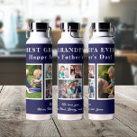 Beste opa moderne fotocollage typografie waterfles<br><div class="desc">Moderne hedendaagse Happy Vaderdag BEST OPA OOIT vijf familie foto collage gepersonaliseerde aandenken eenvoudige marine en witte waterfles met een gewaagde typografie script sjabloon. Creëer uw eigen met 5 aangepaste familie afbeeldingen en jouw tekst! U kunt de kleuren van tekst en achtergrond wijzigen. Het kan een leuk cadeau zijn voor...</div>