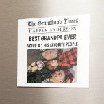 Beste Opa Ooit Custom Krant Headline Foto Magneet<br><div class="desc">Vier opa in stijl met deze gepersonaliseerde fotomagneet met krantenthema! Ontworpen om eruit te zien als de voorpagina van The Grandhood Times, bevat deze aandenken een aangepaste naam, kop en foto. Het is een grappig en hartverwarmend cadeau idee van kleinkinderen of familie - perfect voor Vaderdag, verjaardagen, of gewoon omdat...</div>