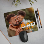 BESTE PAPA OOIT AANGEPASTE FOTO EN NAAM SINAASAPPE MUISMAT<br><div class="desc">Het perfecte geschenk voor Vaderdag is een aangepaste muismat versierd met een gepersonaliseerde foto en een stijlvolle tweekleurige overlay met de hartverwarmende boodschap "Beste papa ooit". Dit unieke en doordachte cadeau combineert praktisch nut met sentimentele waarde, waardoor het een ideale keuze is om je vader te laten zien hoeveel hij...</div>