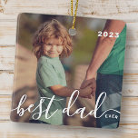 Beste papa ooit Modern Eenvoudig Speels Script Fot Keramisch Ornament<br><div class="desc">Design bestaat uit moderne en speelse scripttypografie. Voeg familiefoto toe.</div>