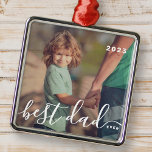 Beste papa ooit Modern Eenvoudig Speels Script Fot Metalen Ornament<br><div class="desc">Design bestaat uit moderne en speelse scripttypografie. Voeg familiefoto toe.</div>