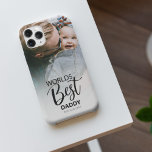 Beste papa van werelden | Foto Case-Mate iPhone Case<br><div class="desc">Op zoek naar een uniek cadeau voor papa, perfect voor vaders dag, verjaardagen of gewoon zeggen dat ik van je hou! Dit simplistische moderne ontwerp kenmerkt typografische tekst die "WORLDS BEST DADDY" en uw favoriete foto leest. De editable stijl van de tekstdoopvont, kan worden veranderd door op de pas verdere...</div>