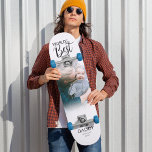 Beste papa van werelden | Foto Persoonlijk Skateboard<br><div class="desc">Op zoek naar een uniek cadeau voor papa, perfect voor vaders dag, verjaardagen of gewoon zeggen dat ik van je hou! Dit simplistische moderne ontwerp kenmerkt typografische tekst die "WORLDS BEST DADDY" en uw favoriete foto leest. De editable stijl van de tekstdoopvont, kan worden veranderd door op de pas verdere...</div>