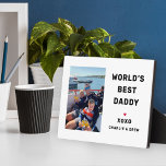 Beste pappie persoonlijke foto fotoplaat<br><div class="desc">Deze eenvoudige en moderne aangepaste fotoplaquette is voorzien van een portretvormige fotoruimte met aangepaste "World's Best Papa"-tekst met namen van kinderen in moderne zwarte stijl met rood hartaccent en personalisatie van de naam of namen van het kind. Maakt een geweldig cadeau voor Vaderdag keepasje!</div>