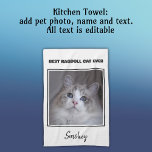Beste Ragdoll Kat Ooit Monogram Naam Huisdier Foto Theedoek<br><div class="desc">Voeg een persoonlijk tintje toe aan uw keuken met dit charmante ontwerp dat een boeiende ragdoll-kat met blauwe ogen laat zien in een prachtige foto aangevuld met een strakke zwarte typografie. Pas dit ontwerp aan om het uniek van jou te maken door de foto te vervangen door een afbeelding van...</div>
