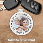 BESTE STEPDAD OOIT Foto gepersonaliseerd Sleutelhanger<br><div class="desc">Create a personalized keychain with photo for the BEST STEP DAD EVER (or your custom text) in your choice of text, dot and background colors (shown in black on white). The design is duplicated on the back side so if you make any color changes, make the same changes on the...</div>