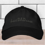 Beste vader ooit eenvoudige moderne typografie geborduurde pet<br><div class="desc">Beste papa ooit eenvoudige typografie.</div>