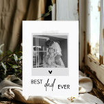 Beste vader ooit minimalistische foto briefkaart<br><div class="desc">Vier de beste vader ooit met ons minimalistische foto-briefkaart! Dit moderne en stijlvolle ontwerp is voorzien van de oprechte boodschap "Best Dad Ever" in combinatie met een aanpasbare ruimte voor uw favoriete foto, waardoor een gepersonaliseerd briefkaart ontstaat dat ideaal is voor het verzenden van oprechte berichten op Vaderdag, verjaardagen of...</div>