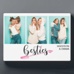 Beste vrienden Drie Persoonlijke foto's Fotoplaat<br><div class="desc">Dit moderne ontwerp bevat drie van uw favoriete foto's met de tekst "besties" in leuke typografie met uw persoonlijke namen. Gepersonaliseerd door de tekst in de tekstvakjes uit te geven verstrekt. #foto #photogifts #gifts #gifts #gift #giftsforher #girly #bffs #bestVrienden #bffgifts #verjaardaggiften #fetisaygifts #personalizedgiften #name #personalized</div>