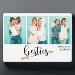 Beste vrienden Drie Persoonlijke foto's Fotoplaat<br><div class="desc">Dit moderne ontwerp bevat drie van uw favoriete foto's met de tekst "besties" in leuke typografie met uw persoonlijke namen. Gepersonaliseerd door de tekst in de tekstvakjes uit te geven verstrekt. #foto #photogifts #gifts #gifts #gift #giftsforher #girly #bffs #bestVrienden #bffgifts #verjaardaggiften #fetisaygifts #personalizedgiften #name #personalized</div>