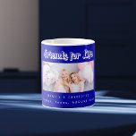 Beste vrienden foto koninklijk blauw namen koffiemok<br><div class="desc">Een koningsblauw gekleurde achtergrond. Personaliseer en voeg je eigen foto,  selfie van je beste vriend(en),  je namen en plaats van het evenement toe. De tekst: Friends for Life is geschreven met een modern stylescript. Perfect als cadeau voor jezelf of als verjaardags- of kerstcadeau voor je vrienden.</div>