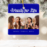 Beste vrienden koninklijk blauw wit foto namen keramisch ornament<br><div class="desc">Een cadeau voor je beste vriend(in) voor verjaardagen,  kerst of een speciaal evenement. Witte tekst: Friends for Life,  geschreven met een trendy stijlscript. Personaliseer en gebruik uw eigen foto en namen. Een koningsblauwe achtergrond.</div>