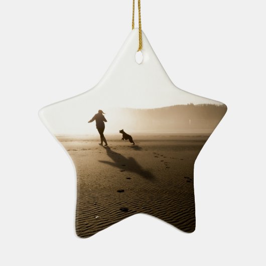 Beste vrienden, meisje en hond op strand keramisch ornament (Rechts)