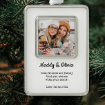 Beste Vrienden Moderne Fotocollage | BFF Christmas Verzilverd Omlijst Ornament<br><div class="desc">Beste vrienden moderne foto kerst ornament, </div>