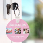 Beste vrienden roze pastel wit script foto's sleutelhanger<br><div class="desc">Een cadeau voor je beste vriend(in) voor verjaardagen,  kerst of een speciaal evenement. Witte tekst: Vrienden voor het leven,  geschreven met een trendy stijlscript. Personaliseer en gebruik uw eigen foto's en namen. Een girly roze pastel achtergrond.</div>