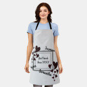 Beste vriendjesvriendschap met Bright Red Heart Schort (Gedragen)