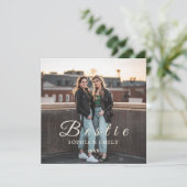Bestie Collage Fotouitnodiging – Namen & Jaar Kaart (Staand voorkant)