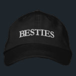 Besties Beste Vrienden Moderne Typografie Custom Geborduurde Pet<br><div class="desc">Besties Best Friends Modern Typography Custom geborduurd honkbal Pet is voorzien van de eenvoudige moderne geborduurde tekst "Besties". Perfect als cadeau voor je beste vriend,  neef,  zus,  moeder en meer. Creëer door Evco Studio www.zazzle.com/store/evcostudio</div>