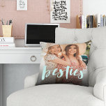 Besties | Foto voor beste vrienden overlay Kussen<br><div class="desc">Rust je vriendschap met je bijen uit met deze schattige fotokussens met "bessen" onderaan in licht met groene handgeschreven penseelletters. De piloot keert terug naar een subtiel zwart roze en wit gestippeld diamantpatroon.</div>