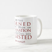 "Bestrijding als een meisje" mok (Voorkant rechts)