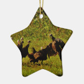 Bestrijding van wilde kalkoenen in het moerasgeber keramisch ornament (Links)