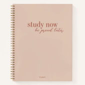 Bestudeer nu, wees later trots retro donkerroze st notitieboek (Voorkant)