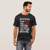 Bestuurder van verzendauto koerier of postbode t-shirt (Voorkant volledig)
