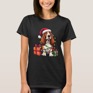 Bet Hound verpakt in kerstverlichting met Santa H T-shirt