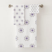 Betegelde Paarse en Gouden Bloemen-Look Fractal Ar Bad Handdoek (Insitu)