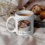Beter samen met een cadeautje voor homo's met een  koffiemok<br><div class="desc">Beter samen met een mok van de aartsfotobruiloft en cadeau. Modern zwart-wit zwart-wit ontwerp.</div>