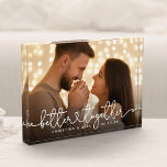 Beter samen Modern het Hart van de Aangepaste Wedd Fotoblokken<br><div class="desc">Het paar van de douane,  verloving,  of de plak van de trouwfoto met een modern hartmanuscript ontwerp BETER samen lezend naast uw namen en datum.</div>