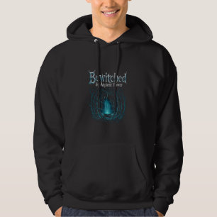 Betoverd door oude macht in betoverde wilde bossen hoodie