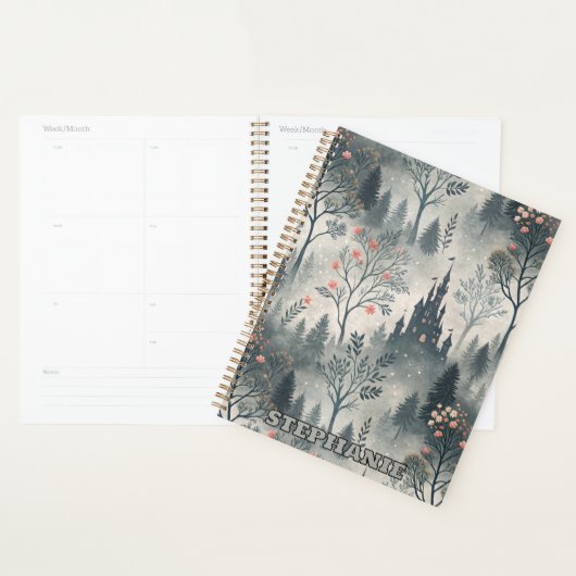 Betoverd nevelwoud met donker kasteel – etherisch planner (Display)