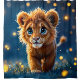 Betoverde blauw-ogige leeuwenwelp in vuurvlieggloe douchegordijn