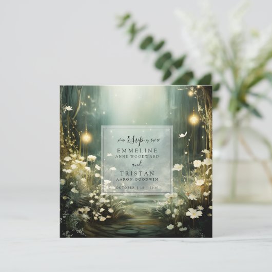 Betoverde bospad van bloemen RSVP Save The Date (Staand voorkant)