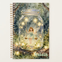 Betoverde fee in een pot in een magisch bos planner