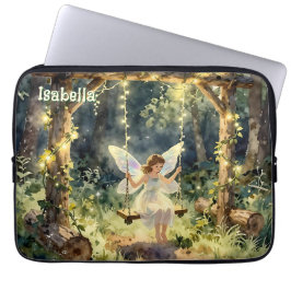 Betoverde fee op een schommel in een magisch bos laptop sleeve
