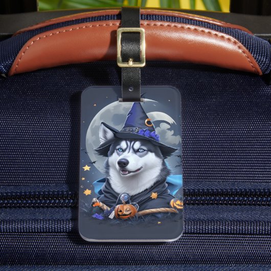 Betoverde Husky Hond: Magische Halloween Verrukkin Bagagelabel (Voorkant Insitu 2)