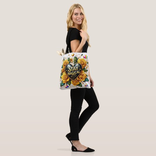 Betoverend boeket van gouden Rozen en hart Tote Bag (Op model)