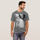 Betoverend meisje met vlinder en bloemen ontwerp T T-shirt (Voorkant volledig)