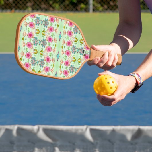 Betoverende eclectische tuin: diverse bloemen scho pickleball paddle (Insitu)