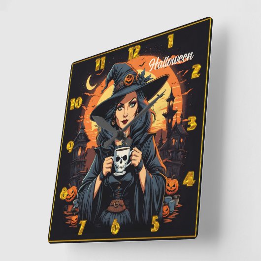 Betoverende heks houdt schedel mok bij Halloween s Vierkante Klok (Hoek)