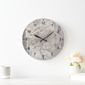 Betoverende zwart-wit print: Young Girl Among Grote Klok (Huis)